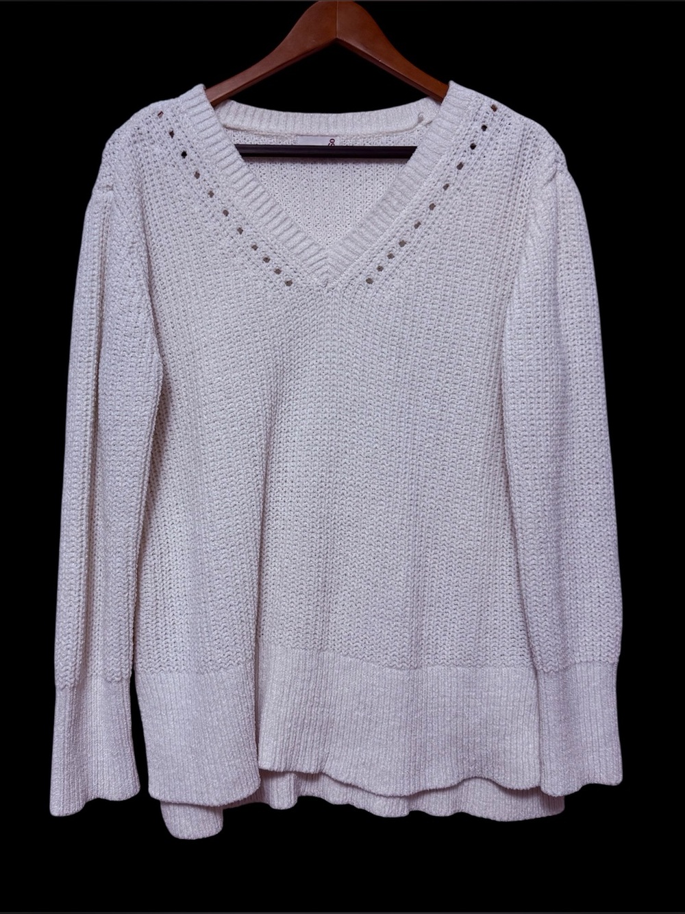 SO Chunky Knit Chenille Cream V-Neck Sweater Women’s Medium Eyelet Oversized